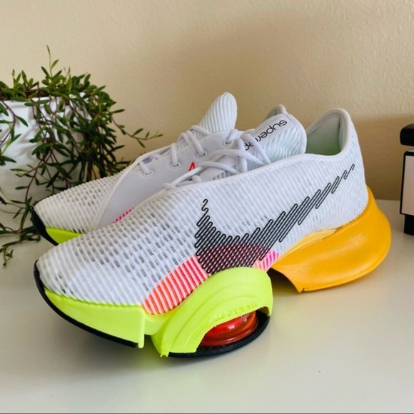 Nike Womens Size 85 Air Zoom Superrep 
